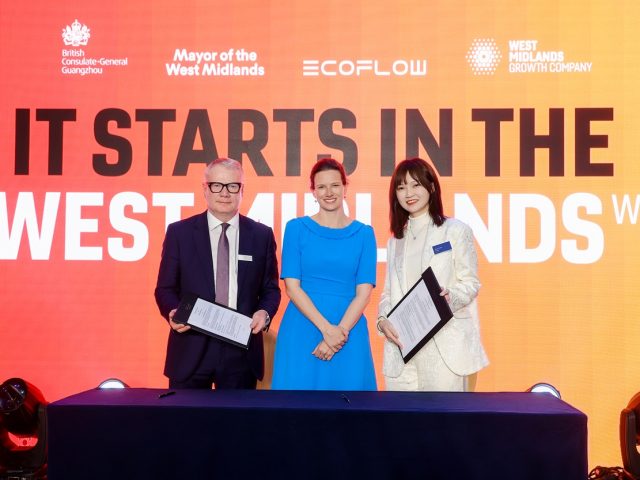 West Midlands Mayor Richard Parker, Consul-General Sarah Mann, EcoFlow global marketing officer Jenny Zhang