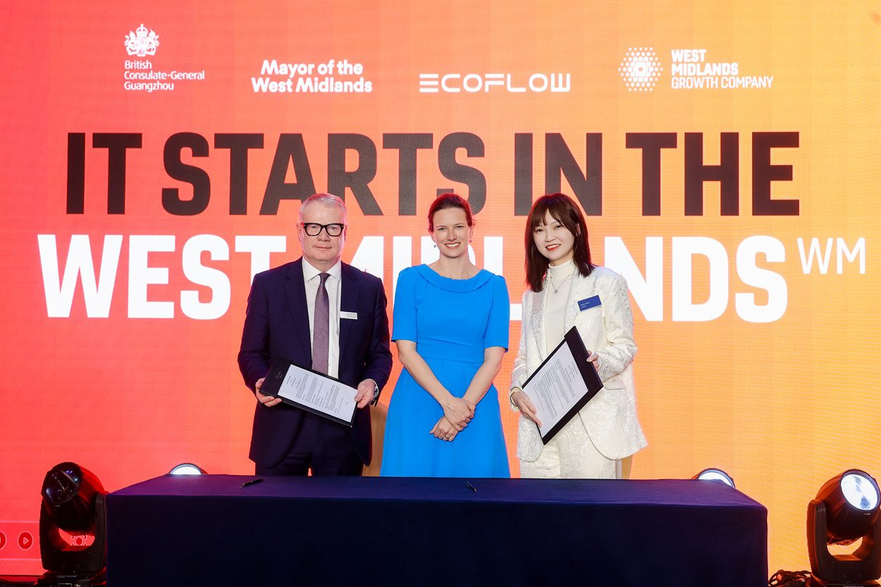 West Midlands Mayor Richard Parker, Consul-General Sarah Mann, EcoFlow global marketing officer Jenny Zhang